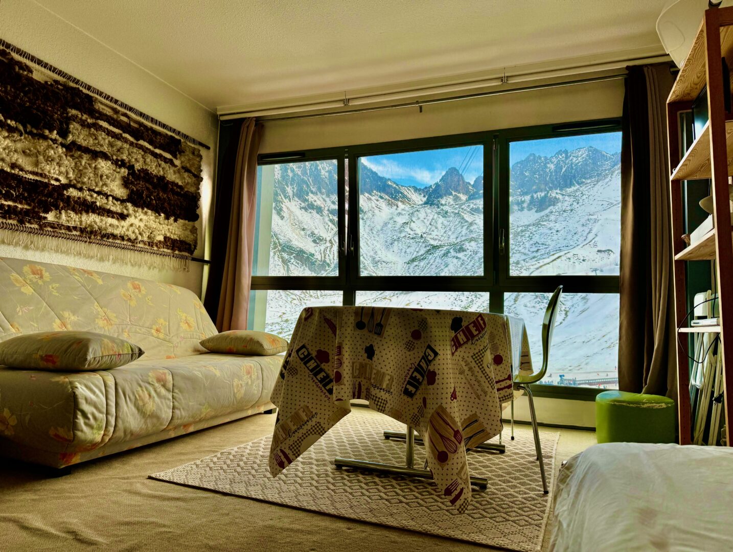Vu du studio sur les montagnes